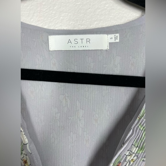 ASTR THE LABEL Long Sleeve Pleated Blouse - Picture 8 of 8